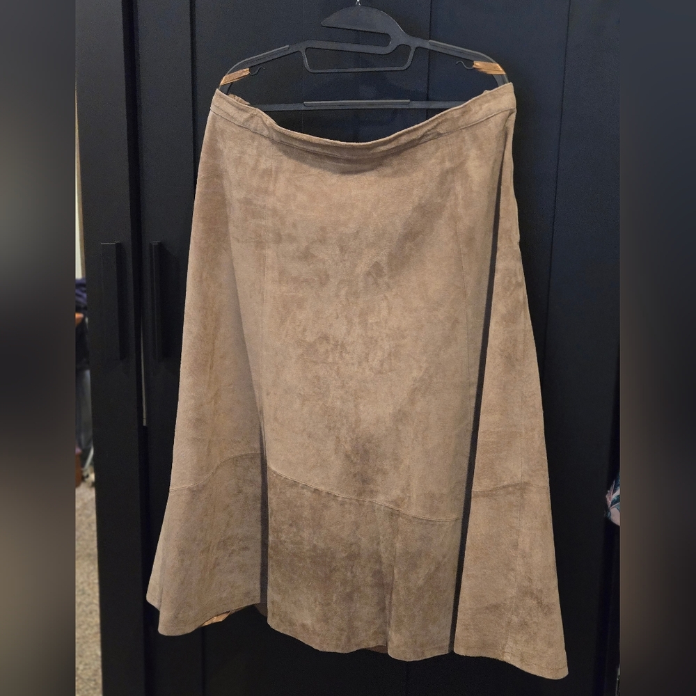 Elegant VINTAGE Tan Suede 24W Women's Skirt